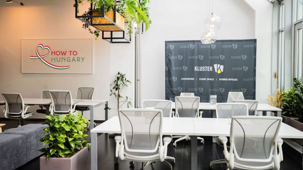 Interior view of KLUSTER in central Budapest, collaborative team house and venue for HOW TO HUNGARY @ KLUSTER events.