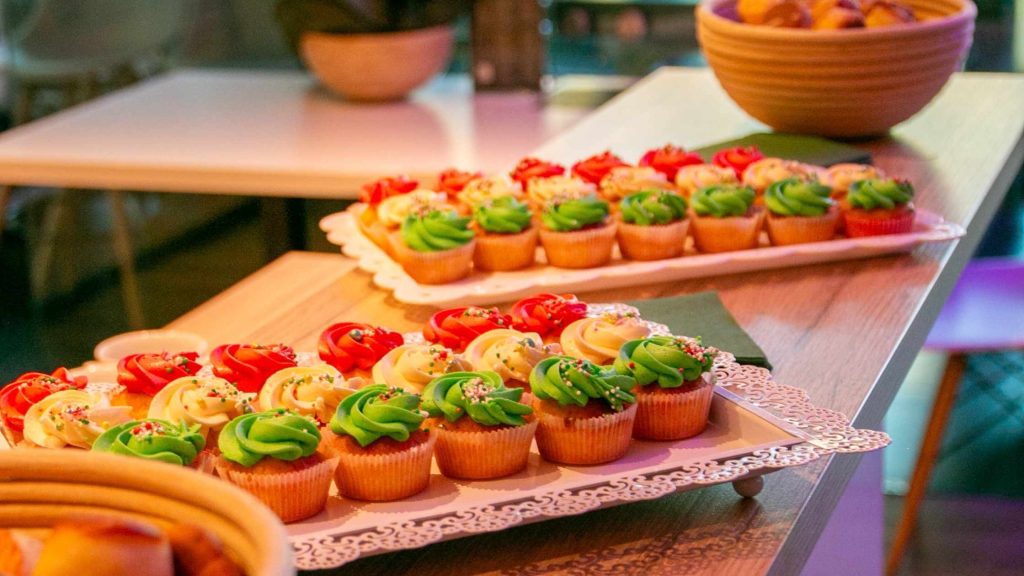 Trays of cupcakes iced in Hungarian red, white and green at the HOW TO HUNGARY September Social, KLUSTER Budapest.
